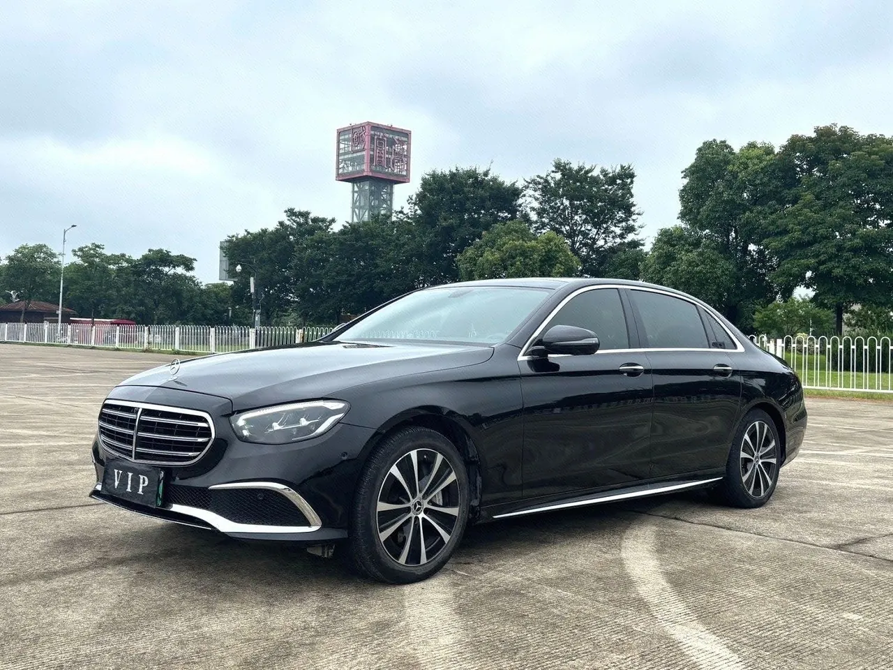 Open image lightbox: Mercedes Benz Class E New Energy 2022 E 350 e L 2.0T (Change 2) Automatic Gear