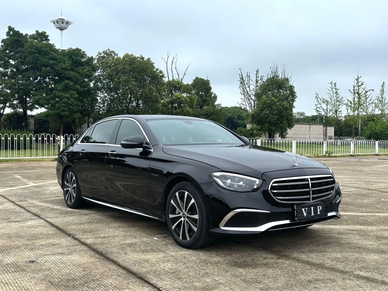 Mercedes Benz Class E New Energy 2022 E 350 e L 2.0T (Change 2) Automatic Gear 3