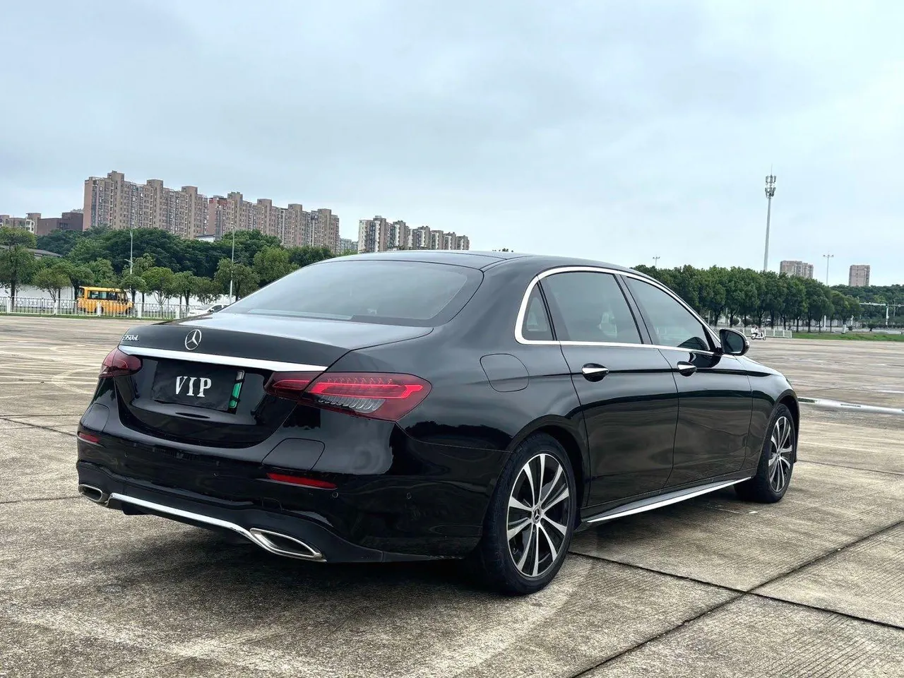 Mercedes Benz Class E New Energy 2022 E 350 e L 2.0T (Change 2) Automatic Gear 5