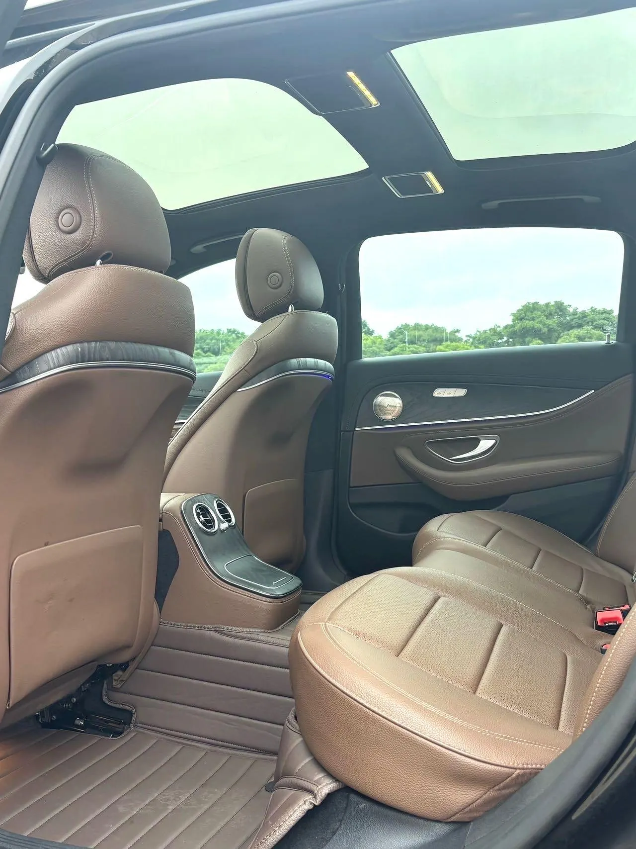 Mercedes Benz Class E New Energy 2022 E 350 e L 2.0T (Change 2) Automatic Gear 7