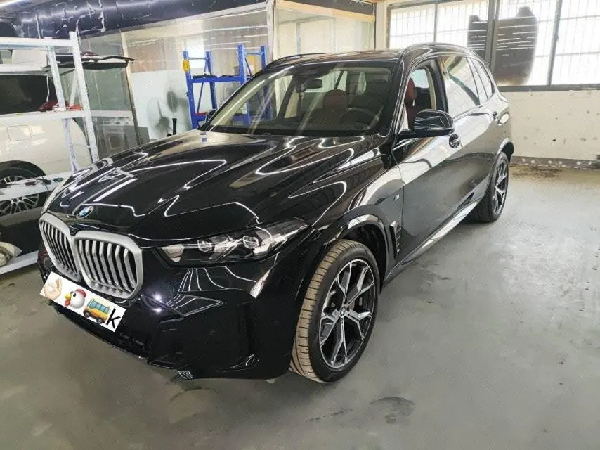 打开图片灯箱:BMW 2023 X5 xDrive30Li 48V 2.0T exclusive m sports obsidian night suit automatic gear