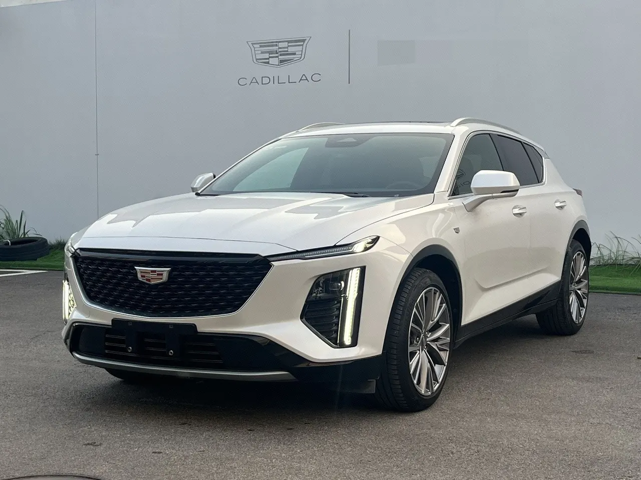 Cadillac 2023 GT4 48V 1.5T 25T Luxury Automatic Gear - View 1