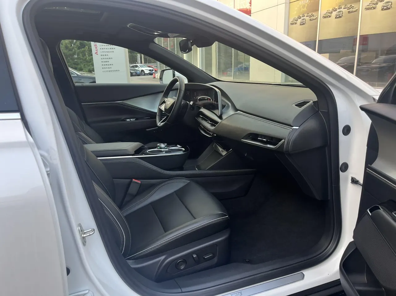 Cadillac 2023 GT4 48V 1.5T 25T Luxury Automatic Gear 16