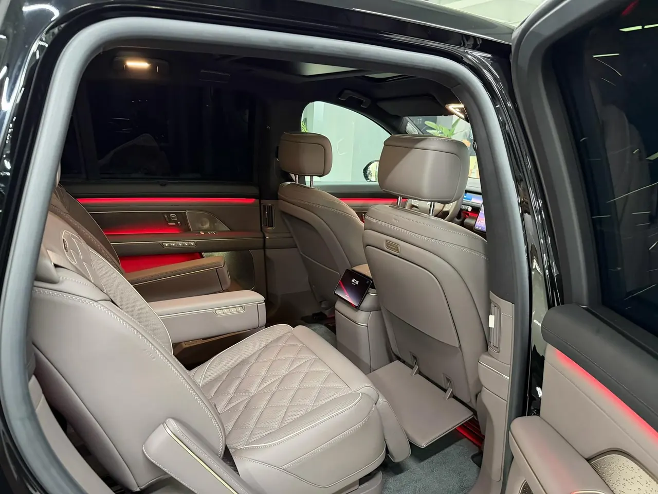 NIO 2026 ES8 6-seat executive deluxe automatic gear 3