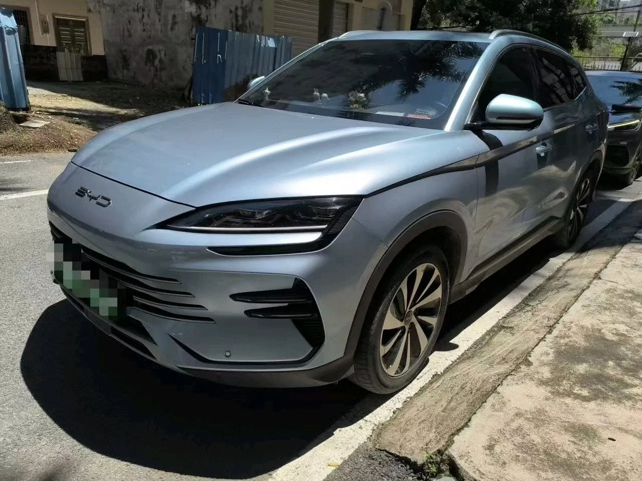 打开图片灯箱:BYD 2023 Song PLUS DM-i 1.5 Stepless Champion Edition 110KM Flagship PLUS Automatic Gear