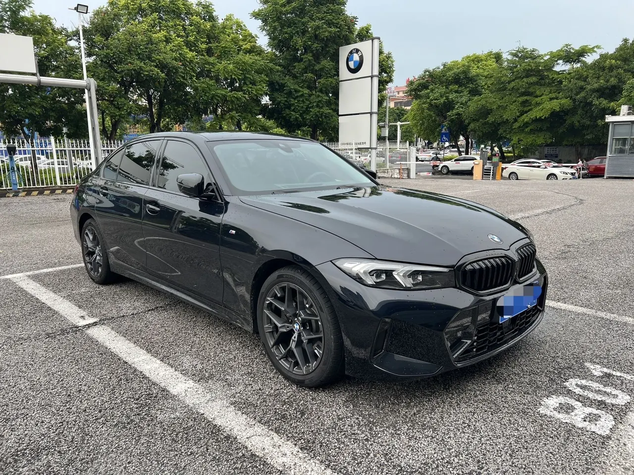 BMW 3 Series 2026 330Li 2.0T M Sports Obsidian Night Suit Automatic Gear 3