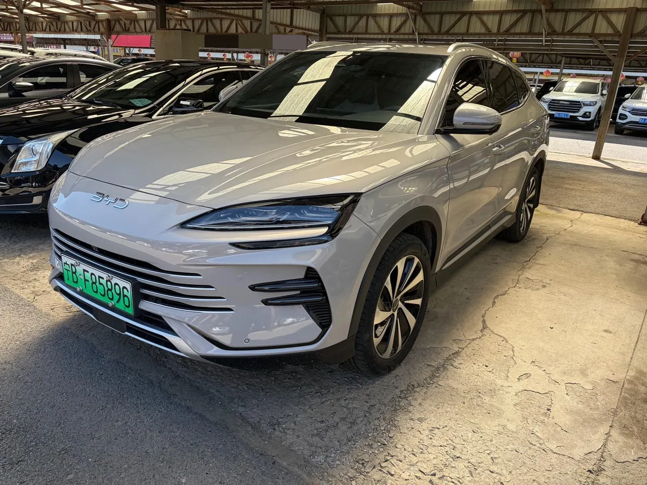 打开图片灯箱:BYD 2023 Song PLUS DM-i 1.5 Stepless Champion Edition 110KM Flagship PLUS Automatic Gear