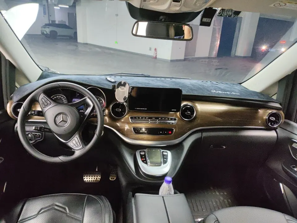 Mercedes Benz V 2022V 260 2.0T Premium Edition Automatic Gear 7