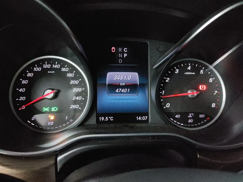 Mercedes Benz V 2022V 260 2.0T Premium Edition Automatic Gear 9
