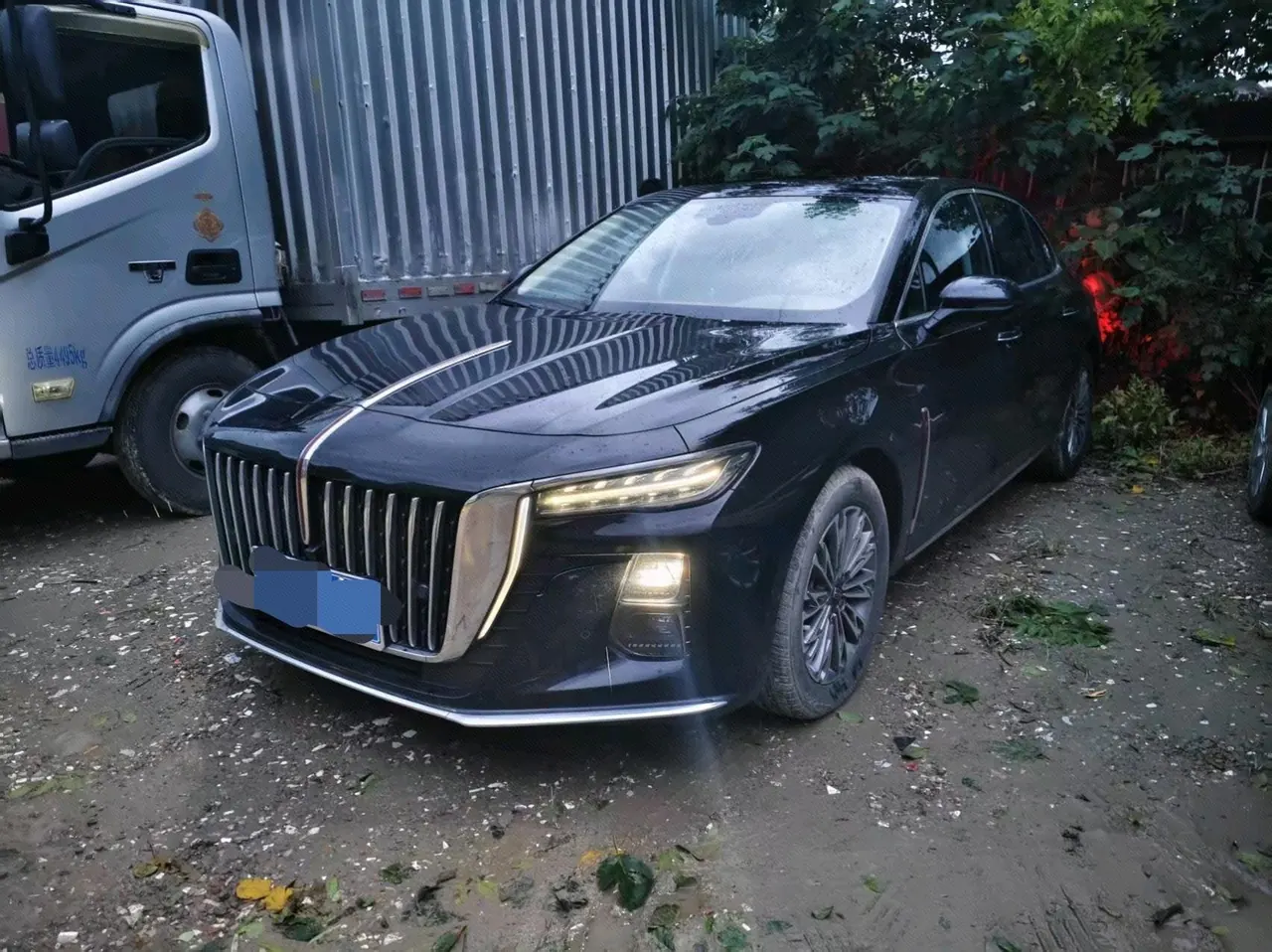 Open image lightbox: HongQi 2024 H5 2.0T Zhilian Flag Edition Automatic Gear