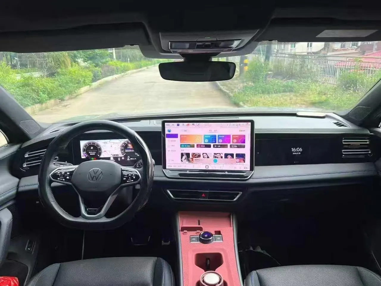 Volkswagen 2024 Tiguan L PRO 2.0TSI 330TSI Two-Drive R-Line Smart Collar Edition Automatic Gear 3