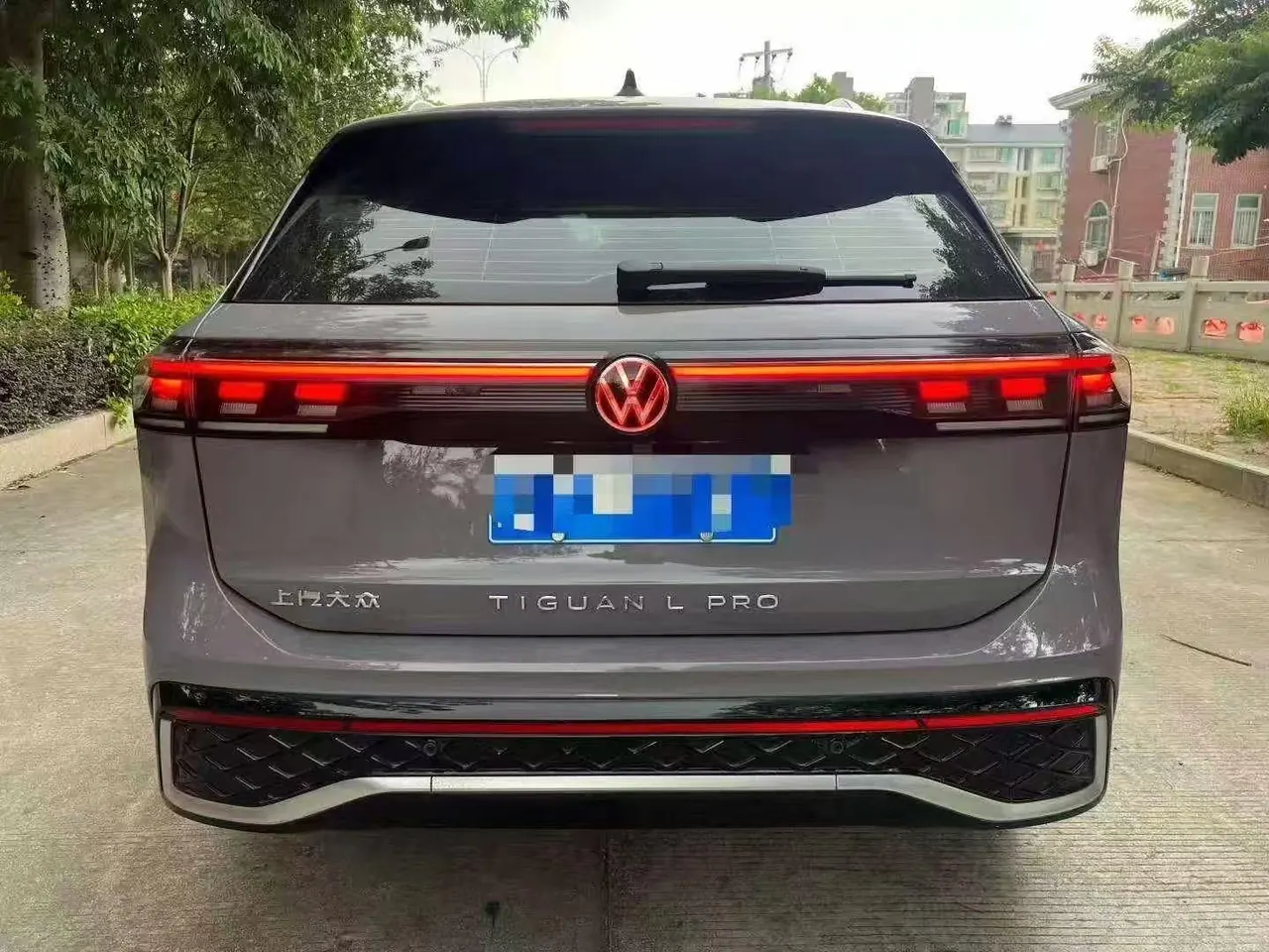 Volkswagen 2024 Tiguan L PRO 2.0TSI 330TSI Two-Drive R-Line Smart Collar Edition Automatic Gear 5