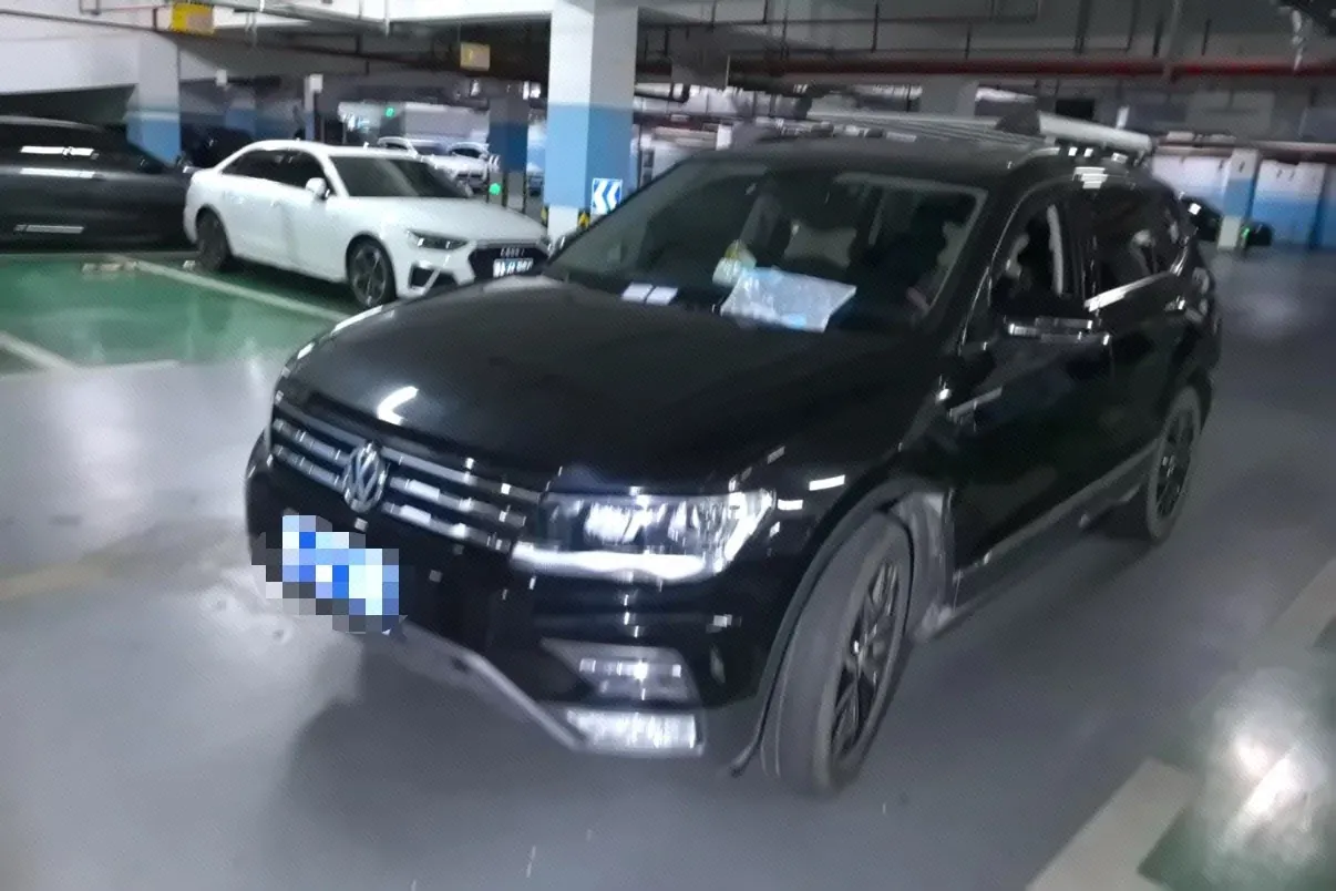 打开图片灯箱:Volkswagen 2020 Tiguan L 2.0TSI 330TSI Two-Drive Smart Deluxe Automatic Gear
