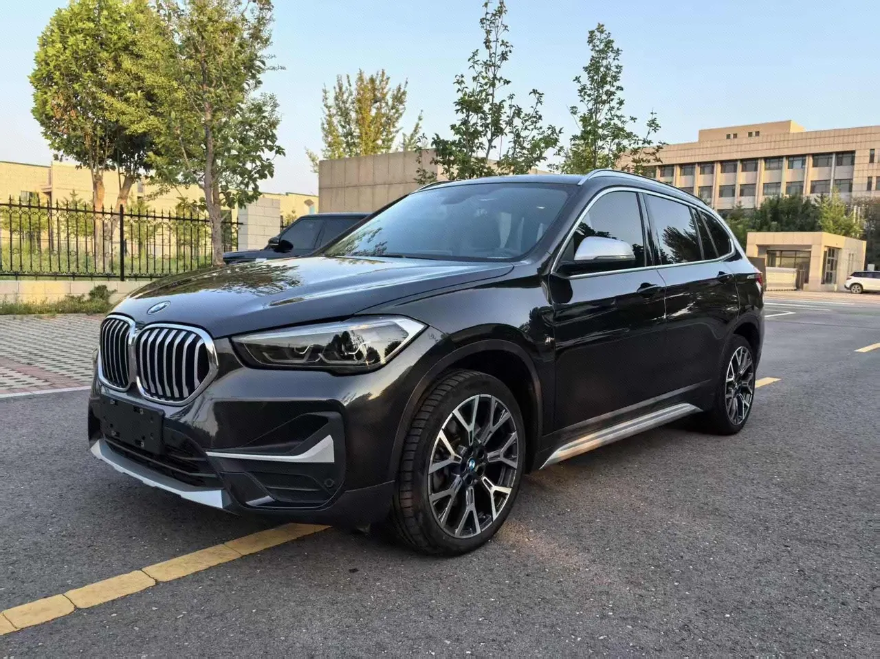 打开图片灯箱：BMW 2021 X1 xDrive25Li 2.0T exclusive automatic gear