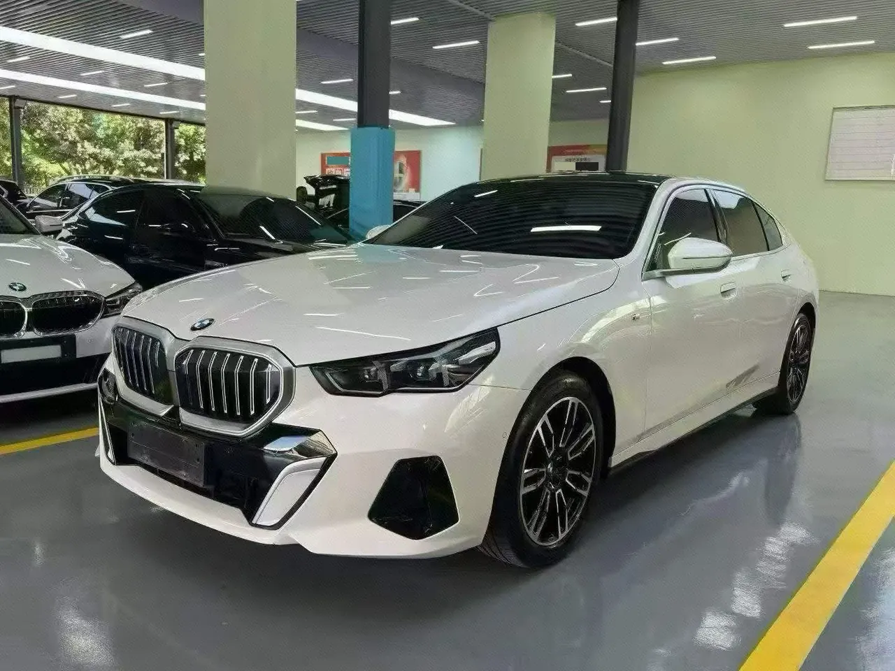 Open image lightbox: BMW 5 Series 2026 530Li 48V 2.0T Leading Luxury Suit Automatic Gear