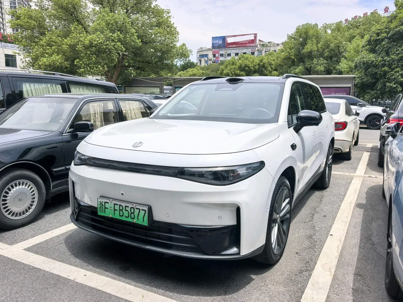 Open image lightbox: Leapmotor 2026 C 16 280 Laser Radar Zhizun Edition 6-seat Automatic Gear