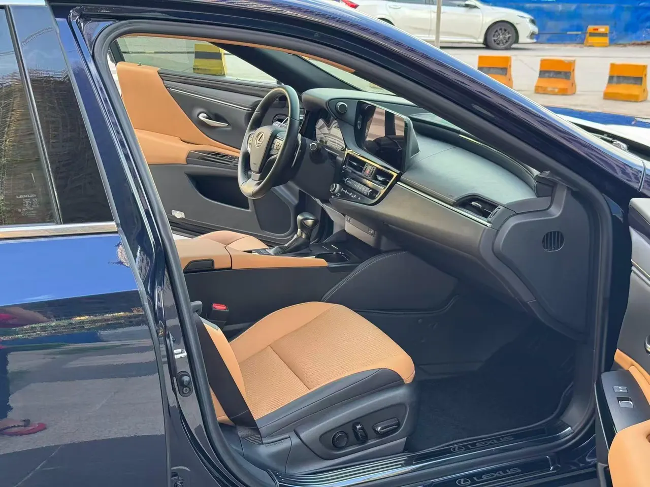 Lexus ES (Imported) 2022 ES200 2.0 Stepless Premium Edition Automatic Gear 9