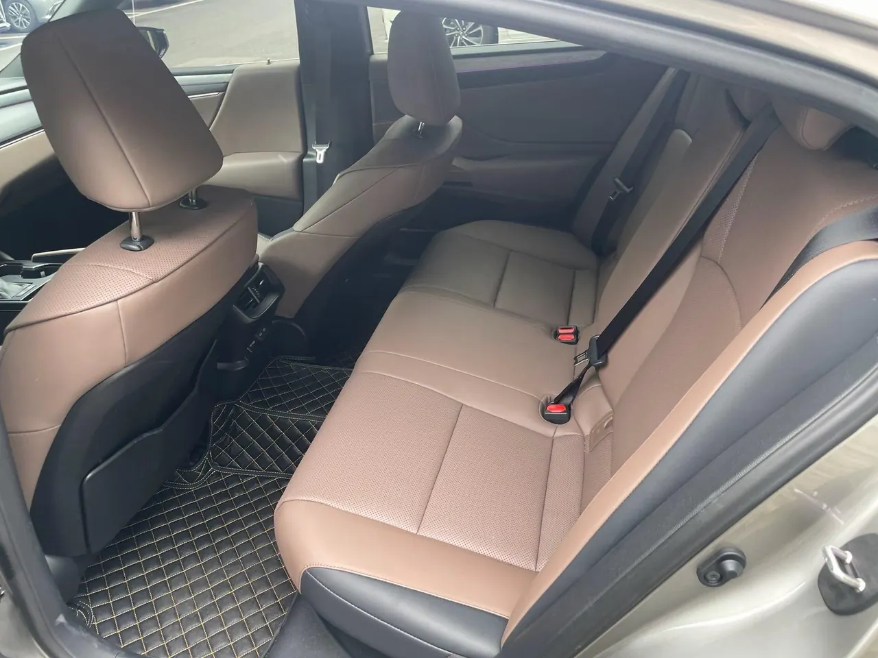 打开图片灯箱:Lexus ES (Imported) 2025 ES300h 2.5 Stepless Premium Edition Automatic Gear