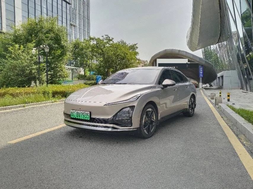 Open image lightbox: WuLing 2024 Starlight EV Co-creation 510 Advanced Automatic Gear
