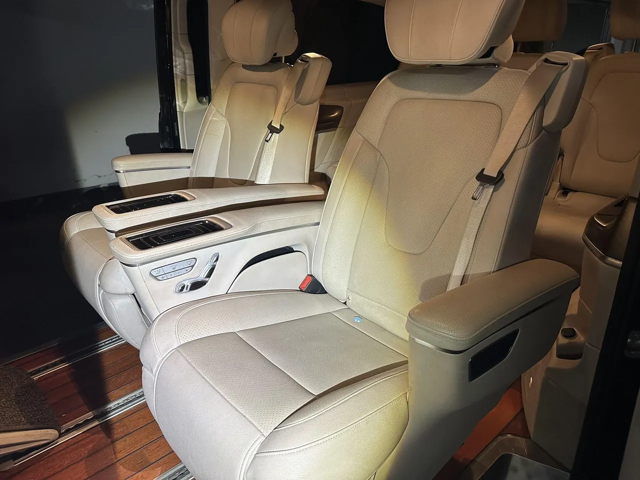 Mercedes Benz V 2020V 260 L 2.0T Deluxe Edition Automatic Gear 8