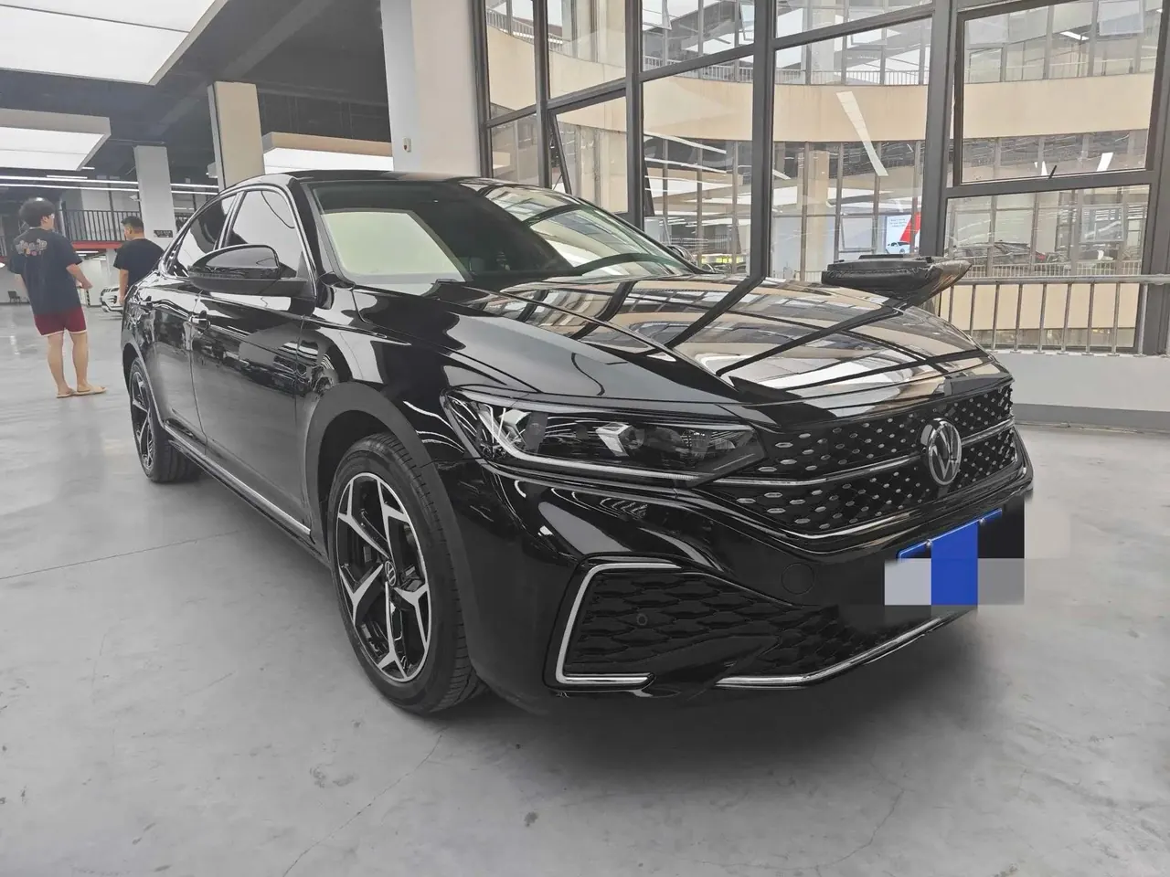 Volkswagen 2025 Passat 2.0TSI 330TSI outstanding star elite edition automatic gear 3