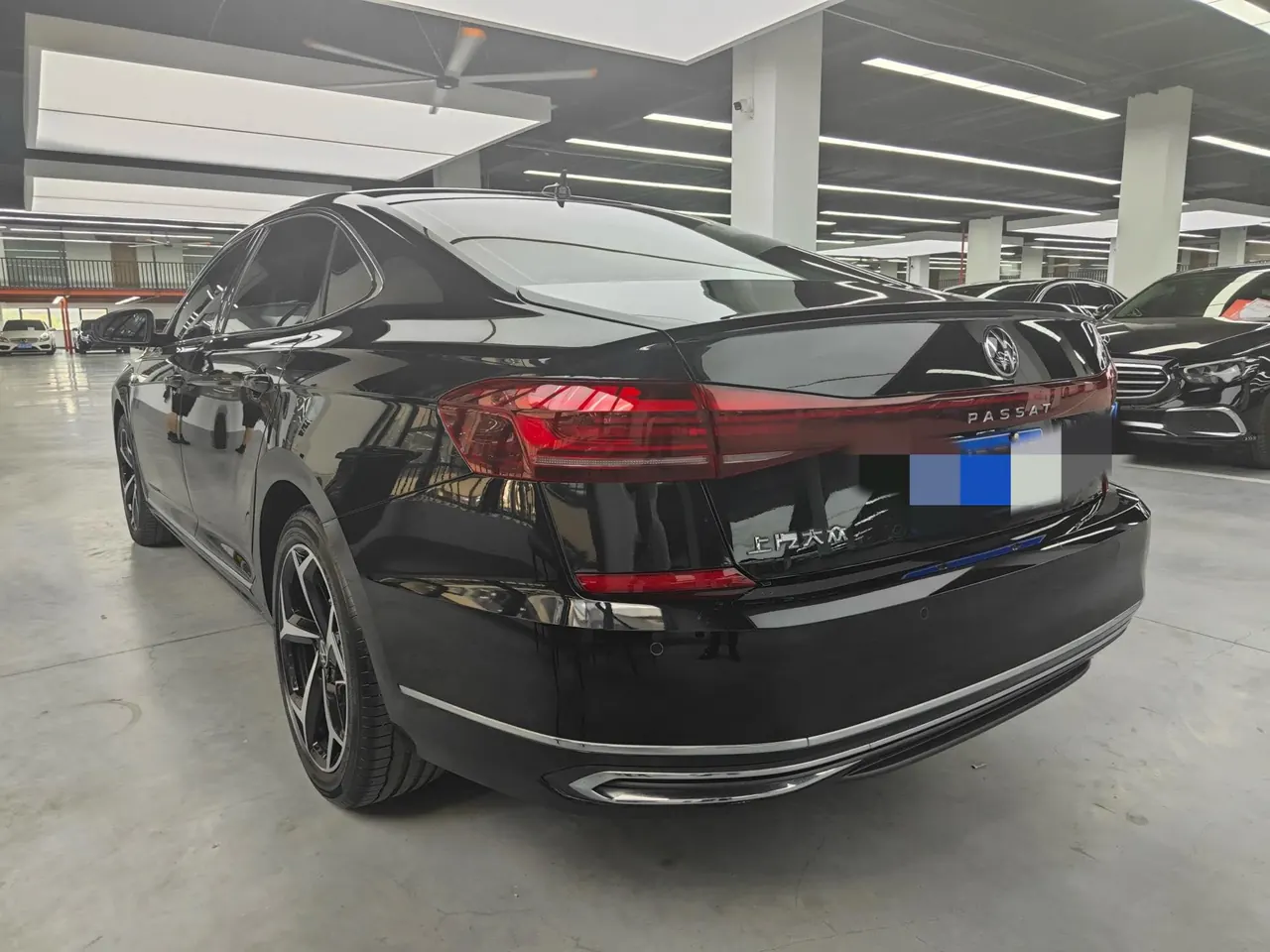 Volkswagen 2025 Passat 2.0TSI 330TSI outstanding star elite edition automatic gear 4