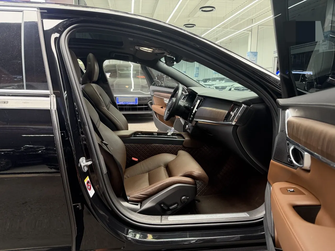 Volvo 2023 S90 48V 2.0T B5 Zhiyuan Deluxe Edition Automatic Gear 16