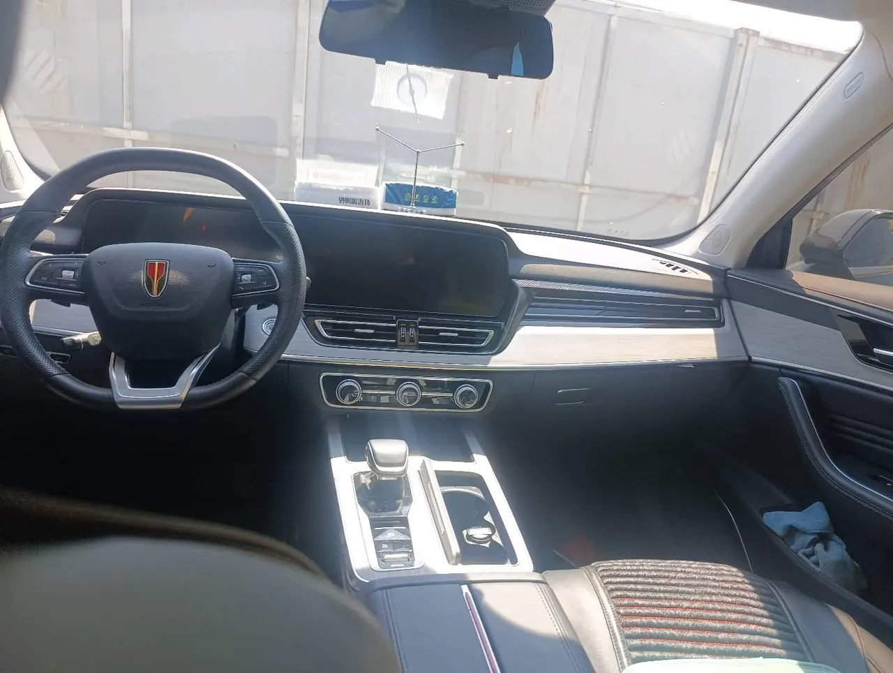 HongQi 2025 HS5 2.0T Two-Drive Flag Collar Pro Edition Automatic Gear 4