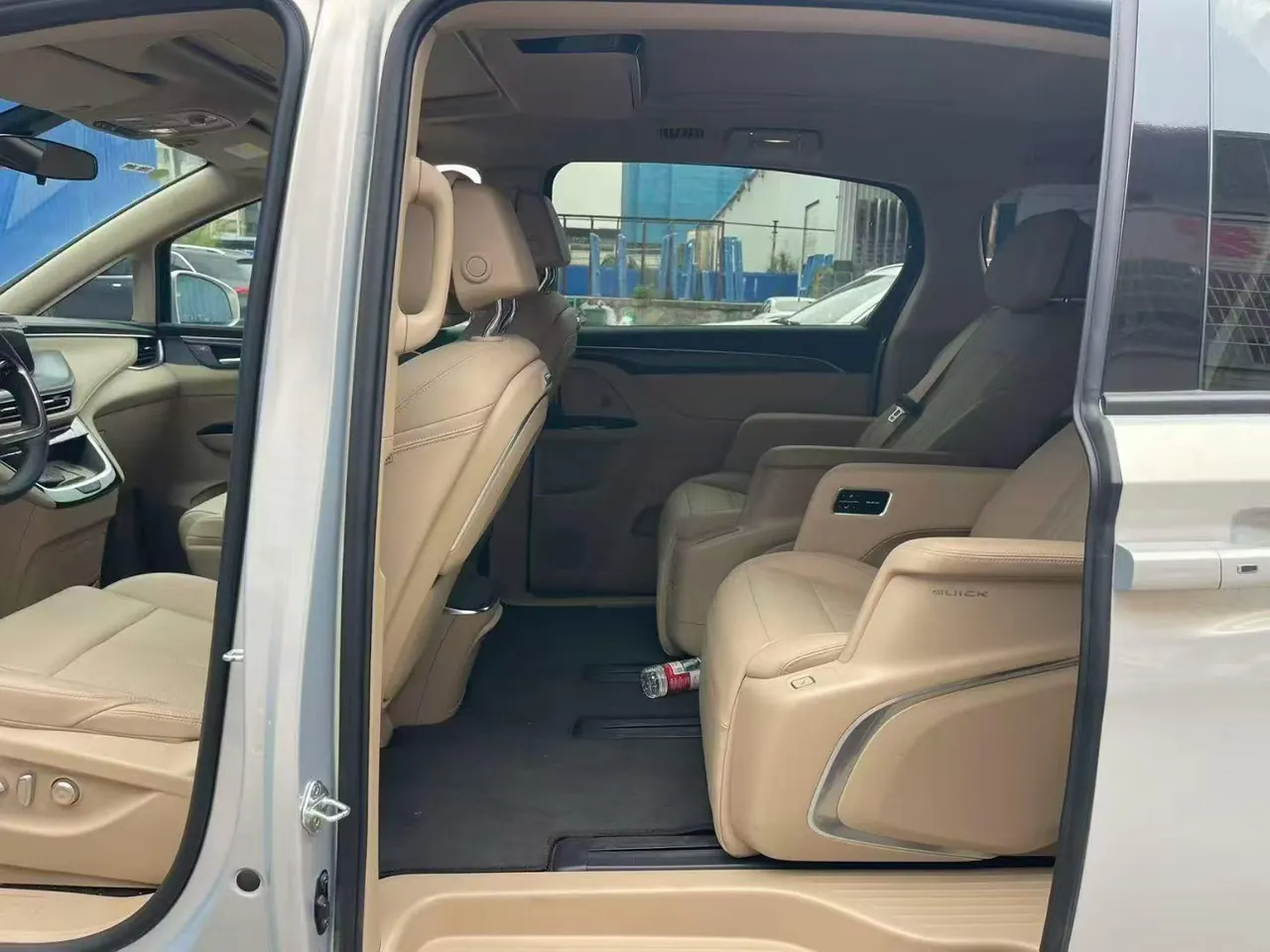 Buick 2025 GL8 Lu Shang 1.5T Premium Edition 7-seat Automatic Gear 5
