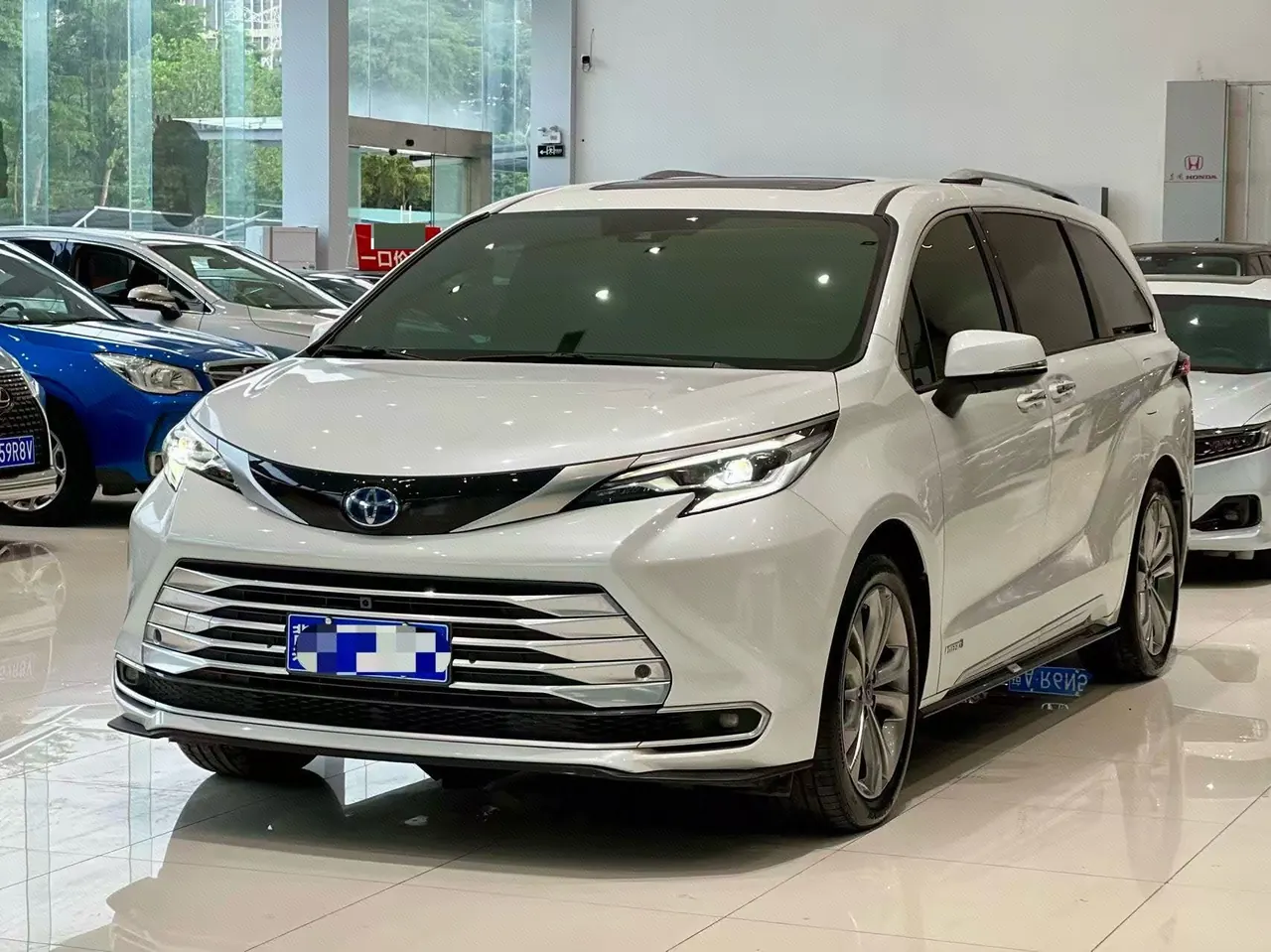 打开图片灯箱:Toyota 2023 Sana 2.5 Stepless Platinum Edition Automatic Transmission