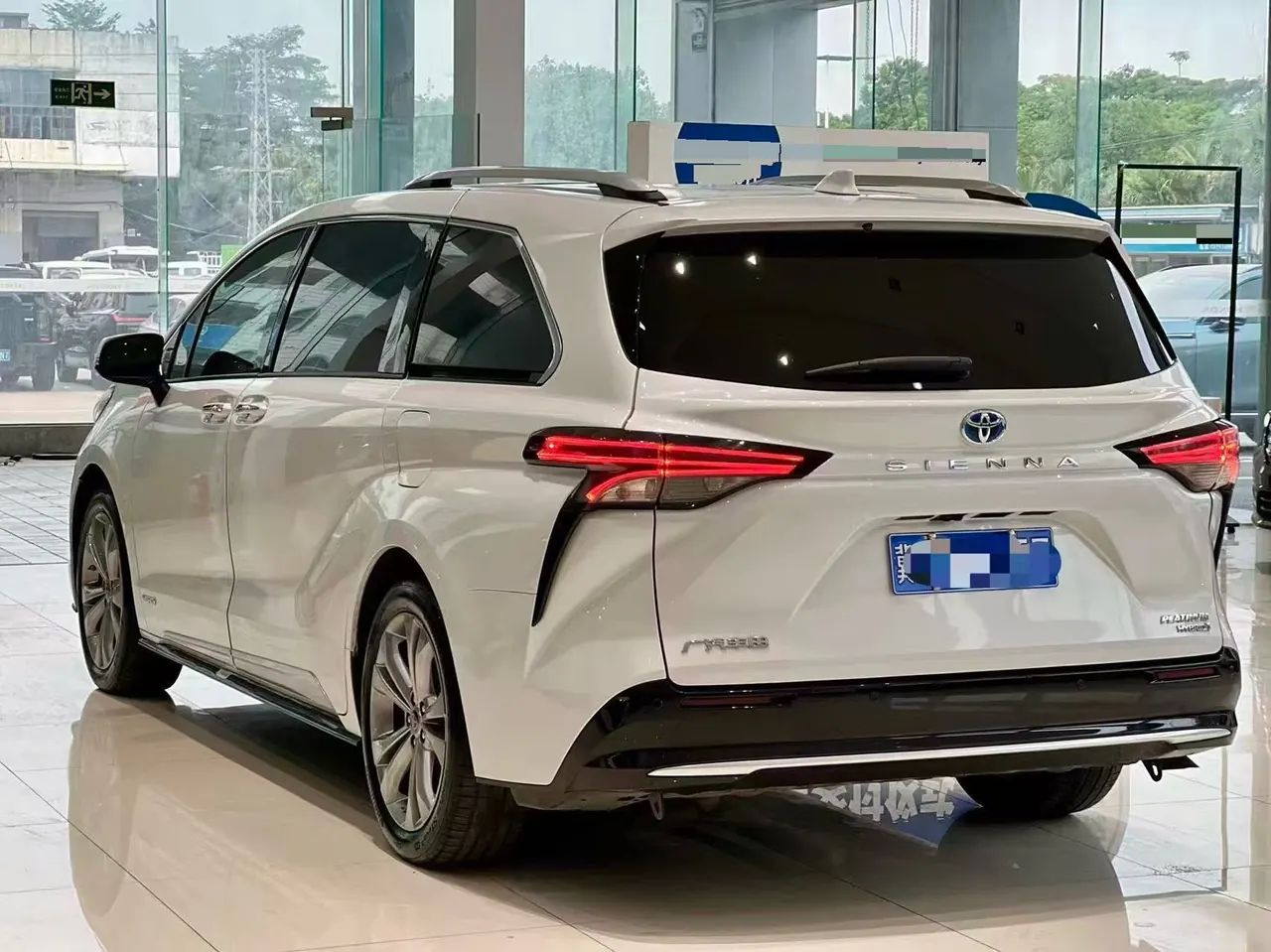 Toyota 2023 Sana 2.5 Stepless Platinum Edition Automatic Transmission 3