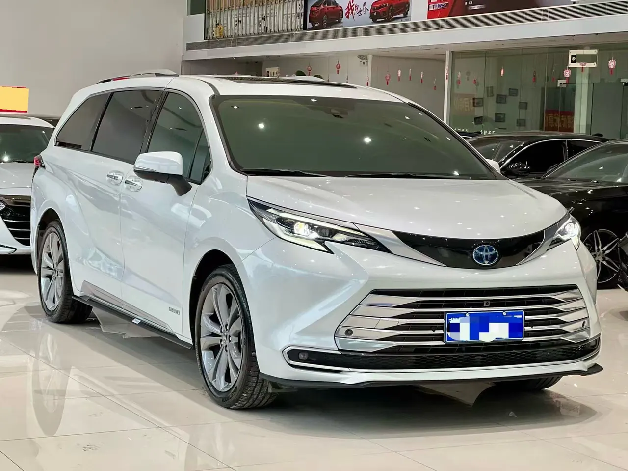 Toyota 2023 Sana 2.5 Stepless Platinum Edition Automatic Transmission 4