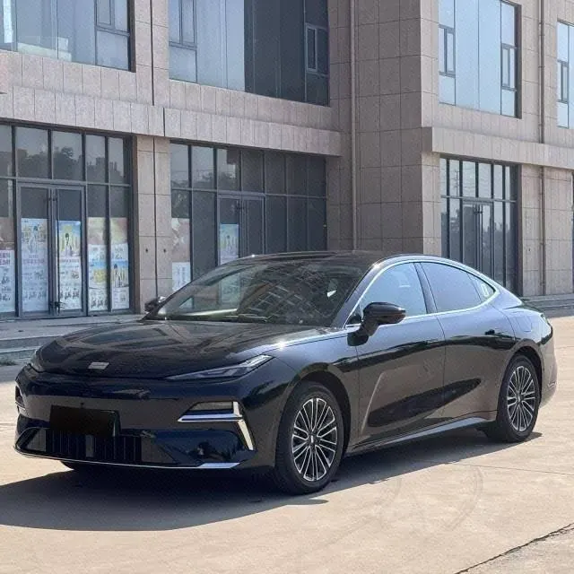 打开图片灯箱:Geely Galaxy 2025 Xingyao 8 EM-i 1.5 130km Premium Edition Automatic Gear