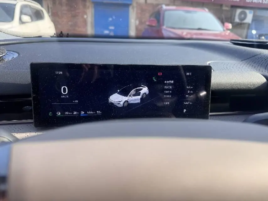Geely Galaxy 2025 Xingyao 8 EM-i 1.5 130km Premium Edition Automatic Gear 9