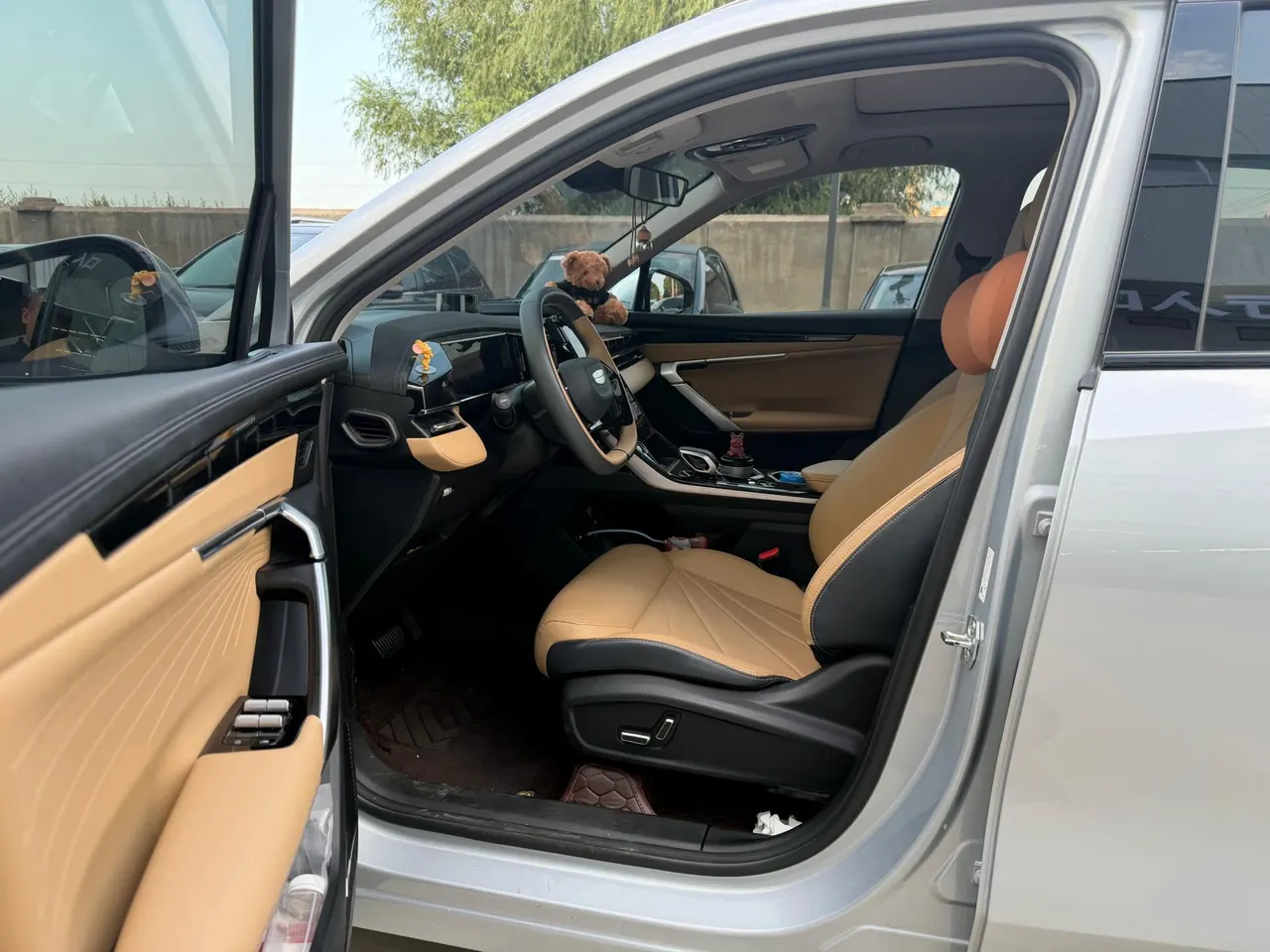 Geely 2023 Boyue L 1.5TD Honorable Automatic Transmission 5