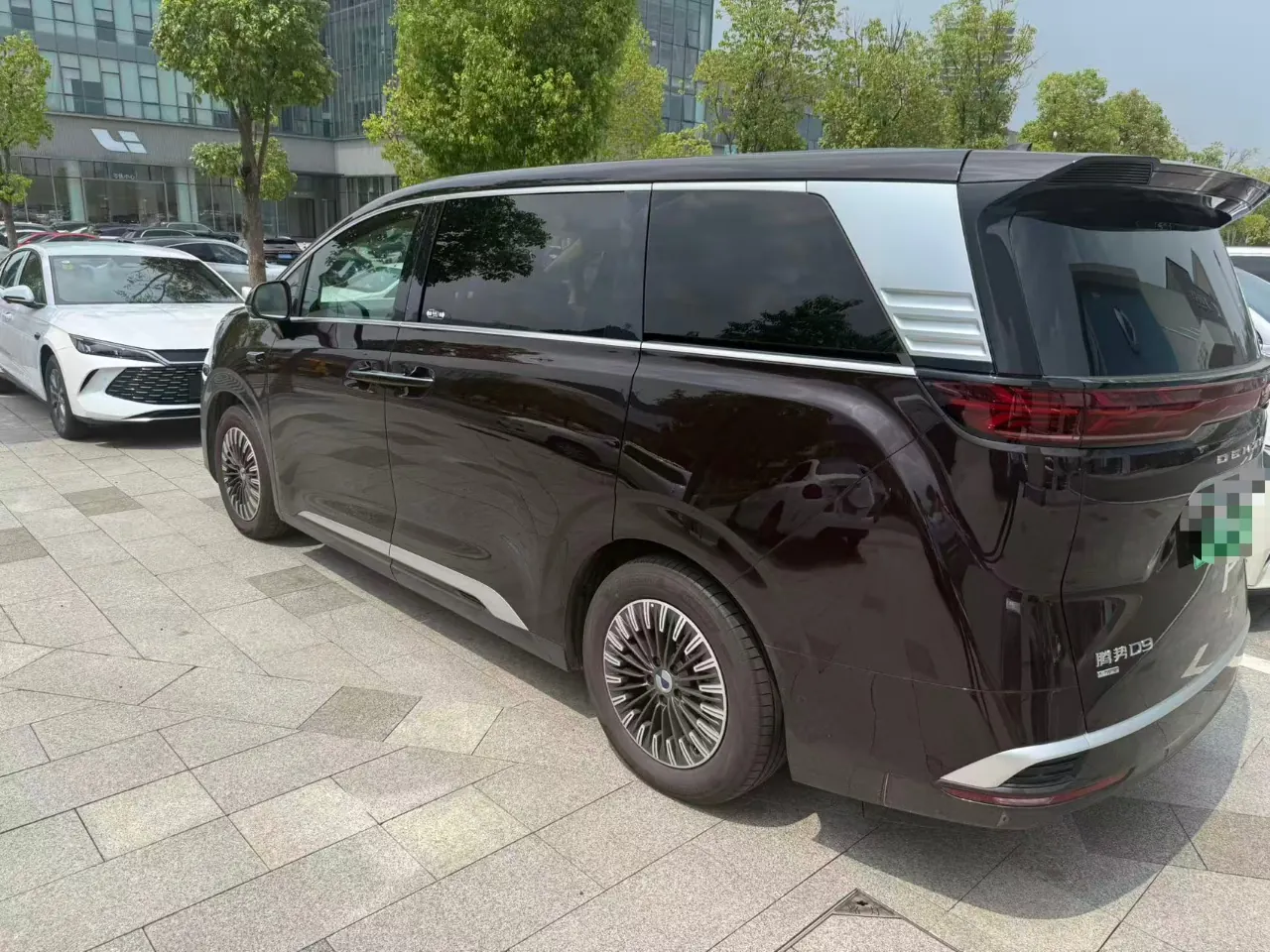 Denza 2026 Denza D9 EV four-wheel drive flash charging flagship automatic gear 5