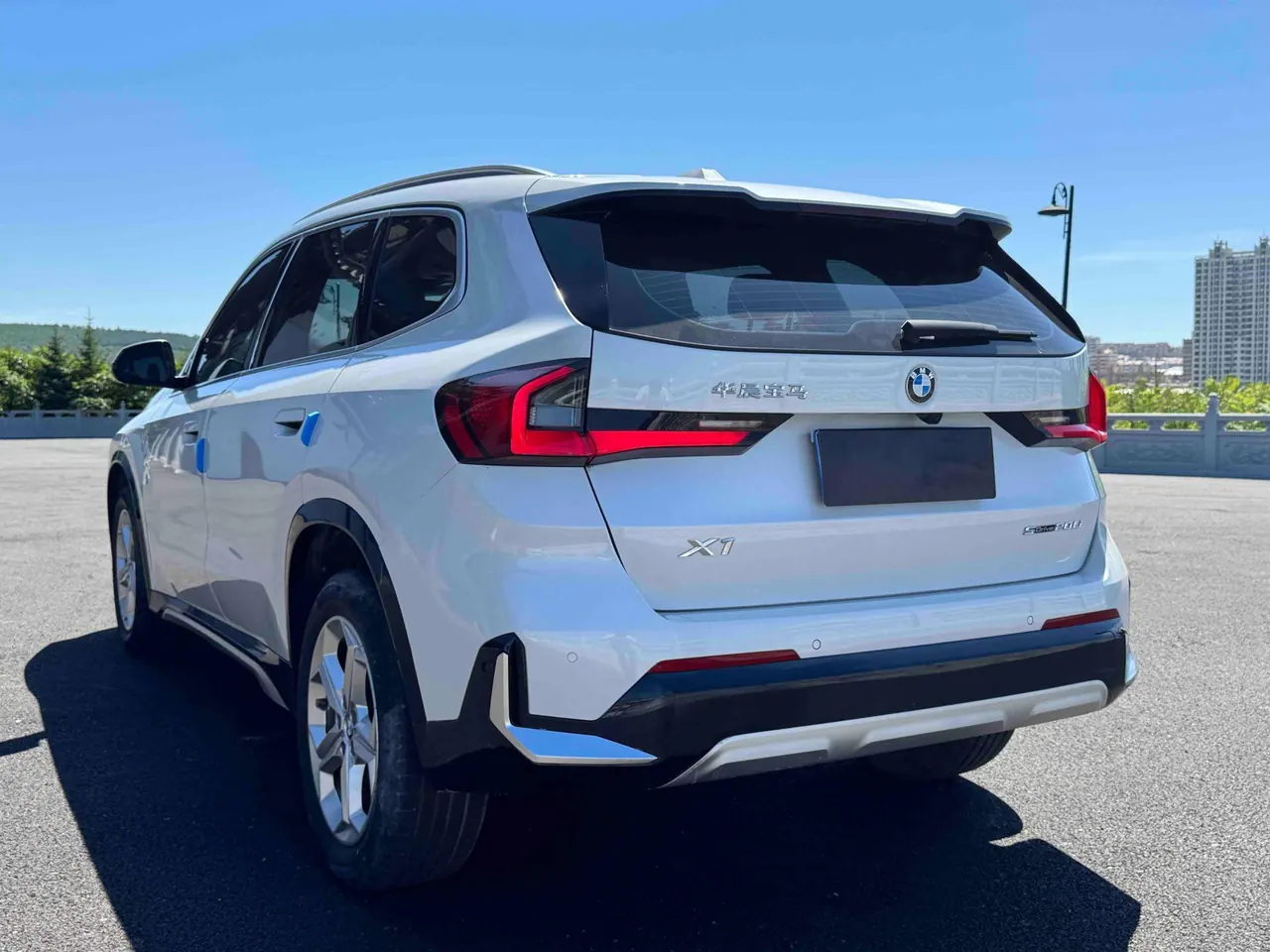 BMW 2023 X1 sDrive20Li 1.5T X Design Package Automatic Transmission 4
