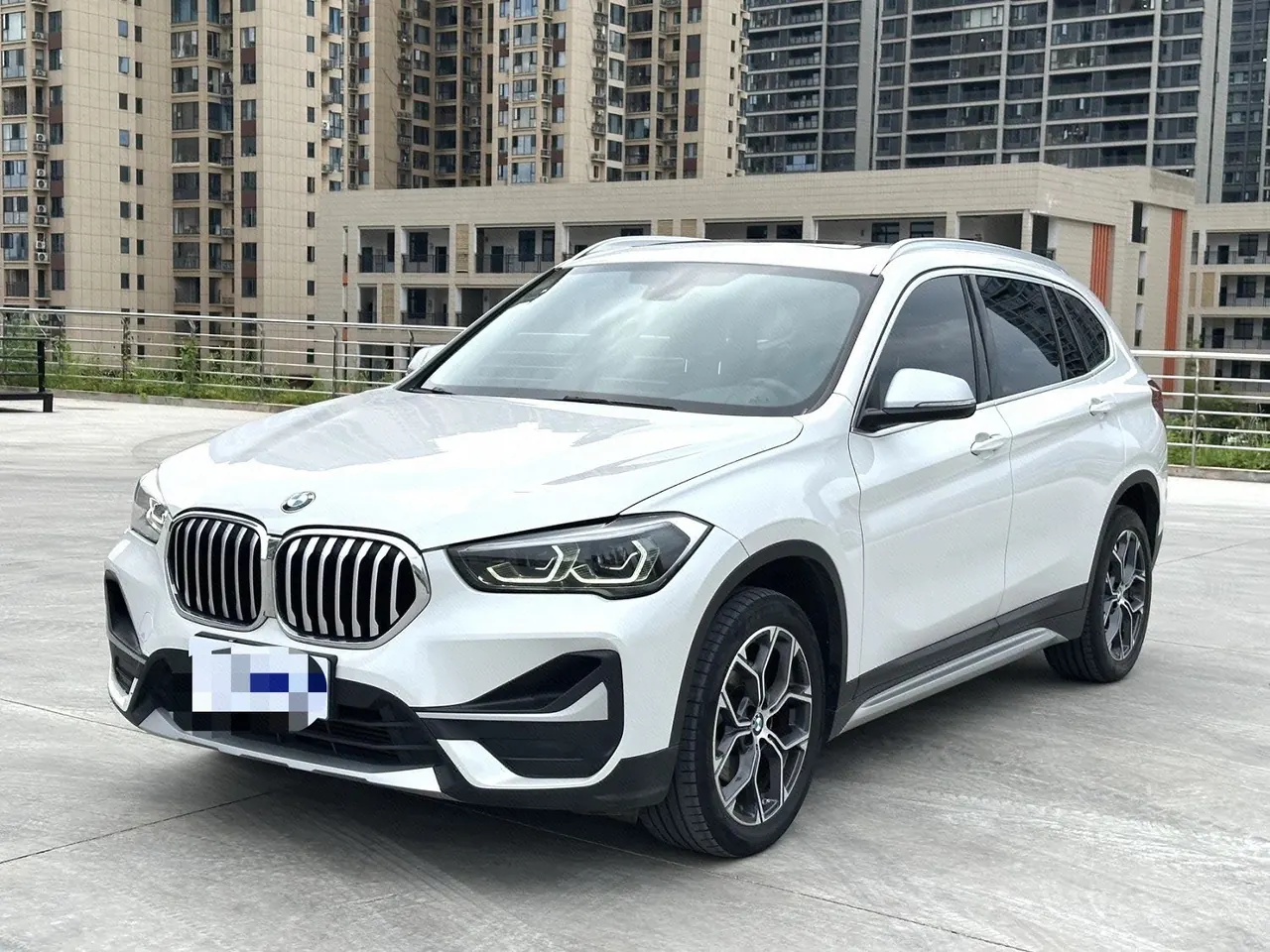 Open image lightbox: BMW 2022 X1 sDrive20Li 1.5T fashion automatic gear