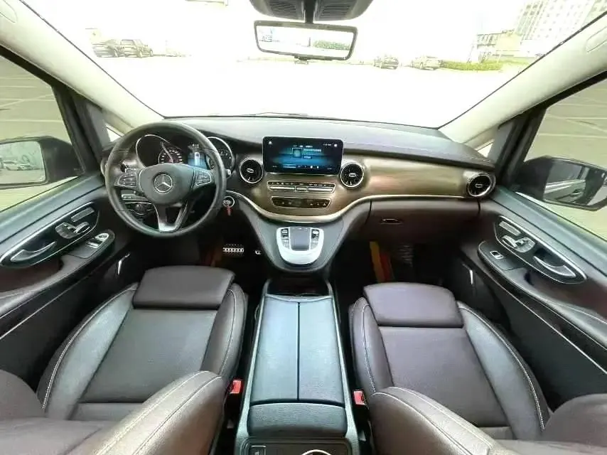 Mercedes Benz V 2022V 260 L 2.0T Premium Edition Automatic Gear 6