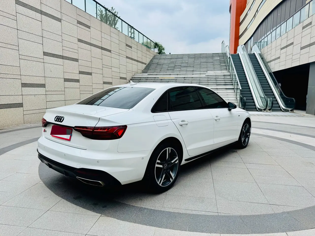 Audi 2022 A4L 2.0TFSI 40TFSI Deluxe Dynamic Automatic 5