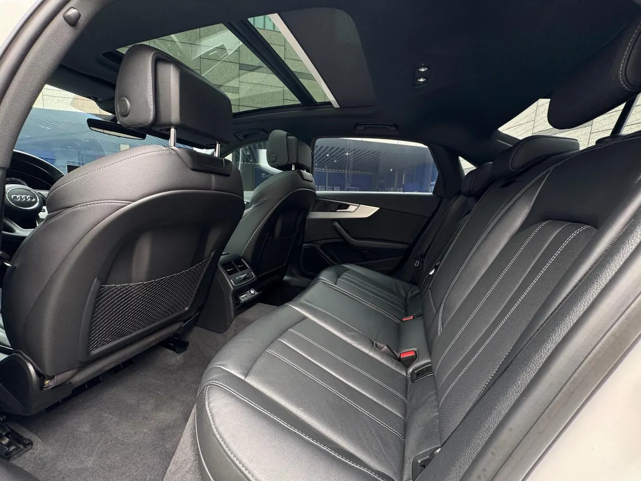 Audi 2022 A4L 2.0TFSI 40TFSI Deluxe Dynamic Automatic 9