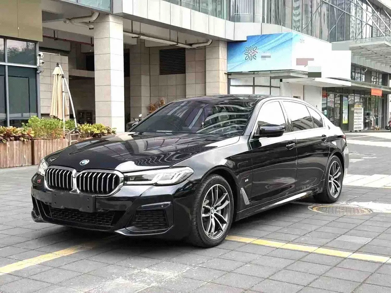 打开图片灯箱:BMW 5 series new energy 2021 535Le 2.0T M sports suit automatic gear