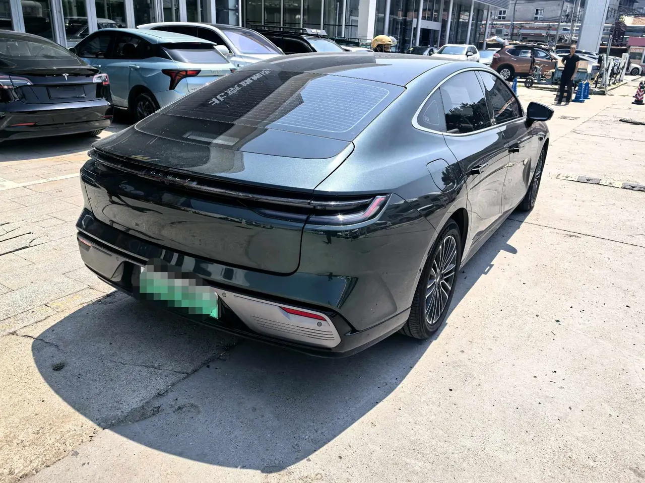 Geely Galaxy 2025 Xingyao 8 EM-i 1.5 130km Premium Edition Automatic Gear 3