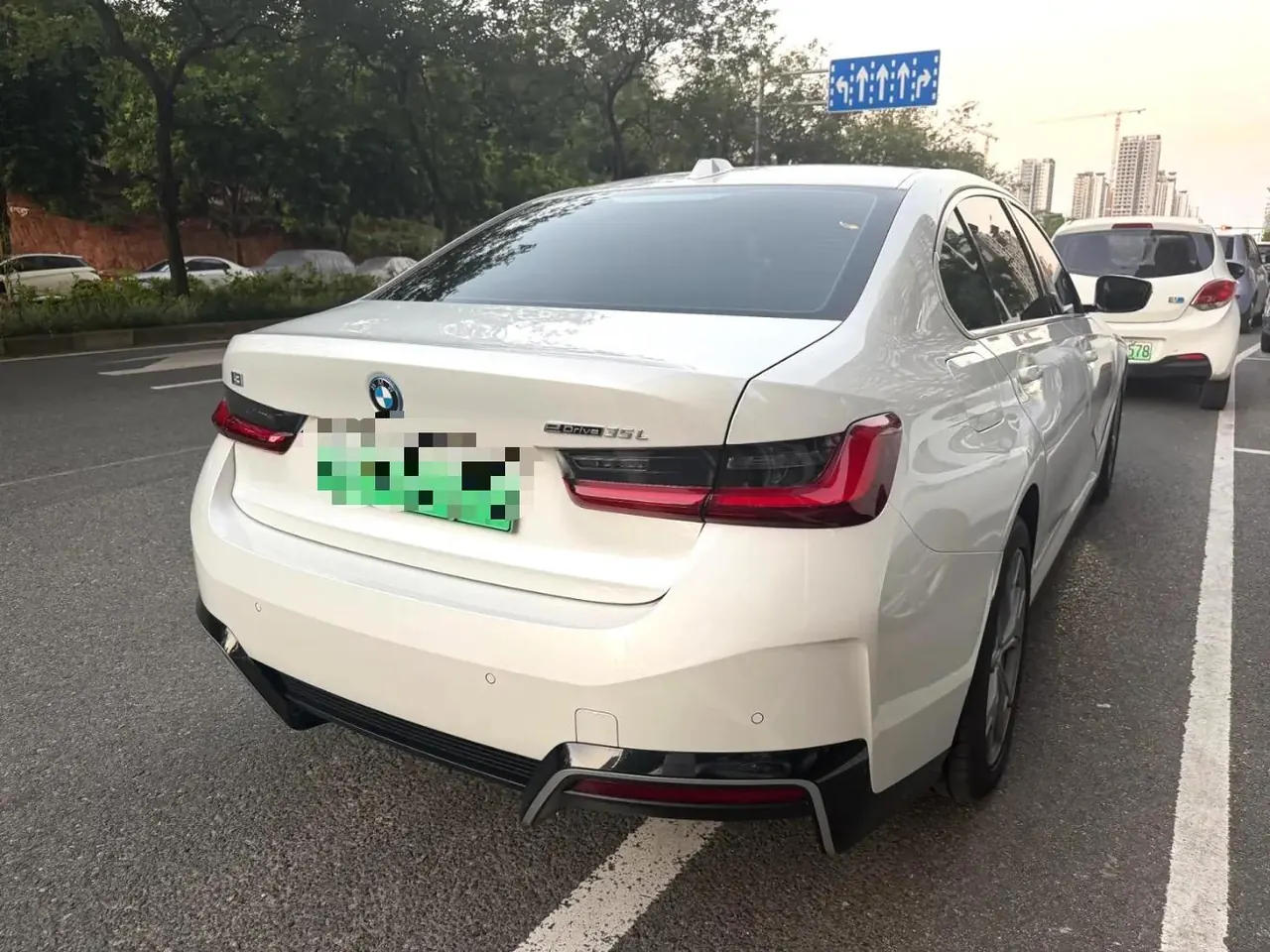 BMW 2025 i3 eDrive 35 L automatic gear 4