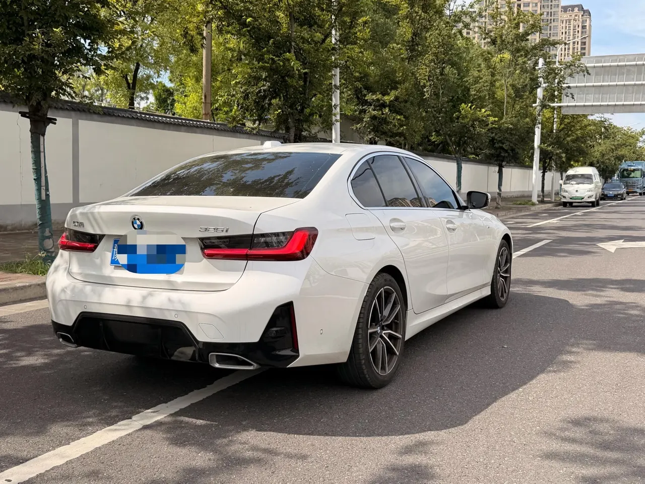 BMW 3 Series 2025 model 325i 2.0T M Sport Package automatic transmission 9