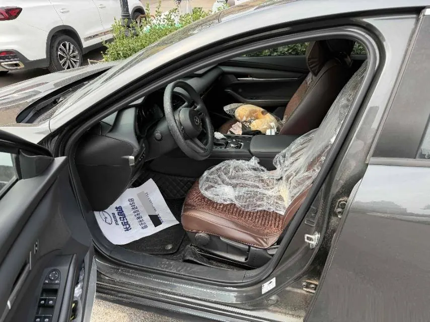 Mazda 3 Angkesaila 2022 Mazda 3 Angkesaila-sedan 2.0 quality automatic transmission 3