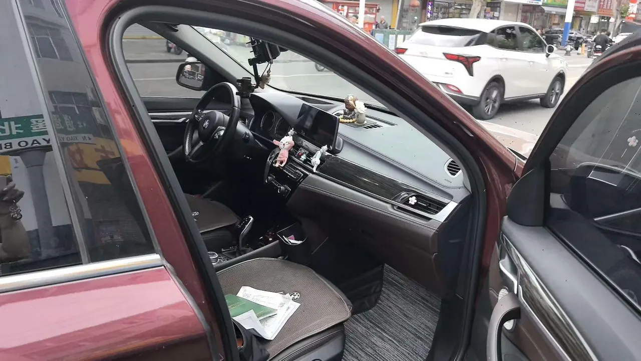 BMW 2021 X1 xDrive25Li 2.0T exclusive automatic gear 3
