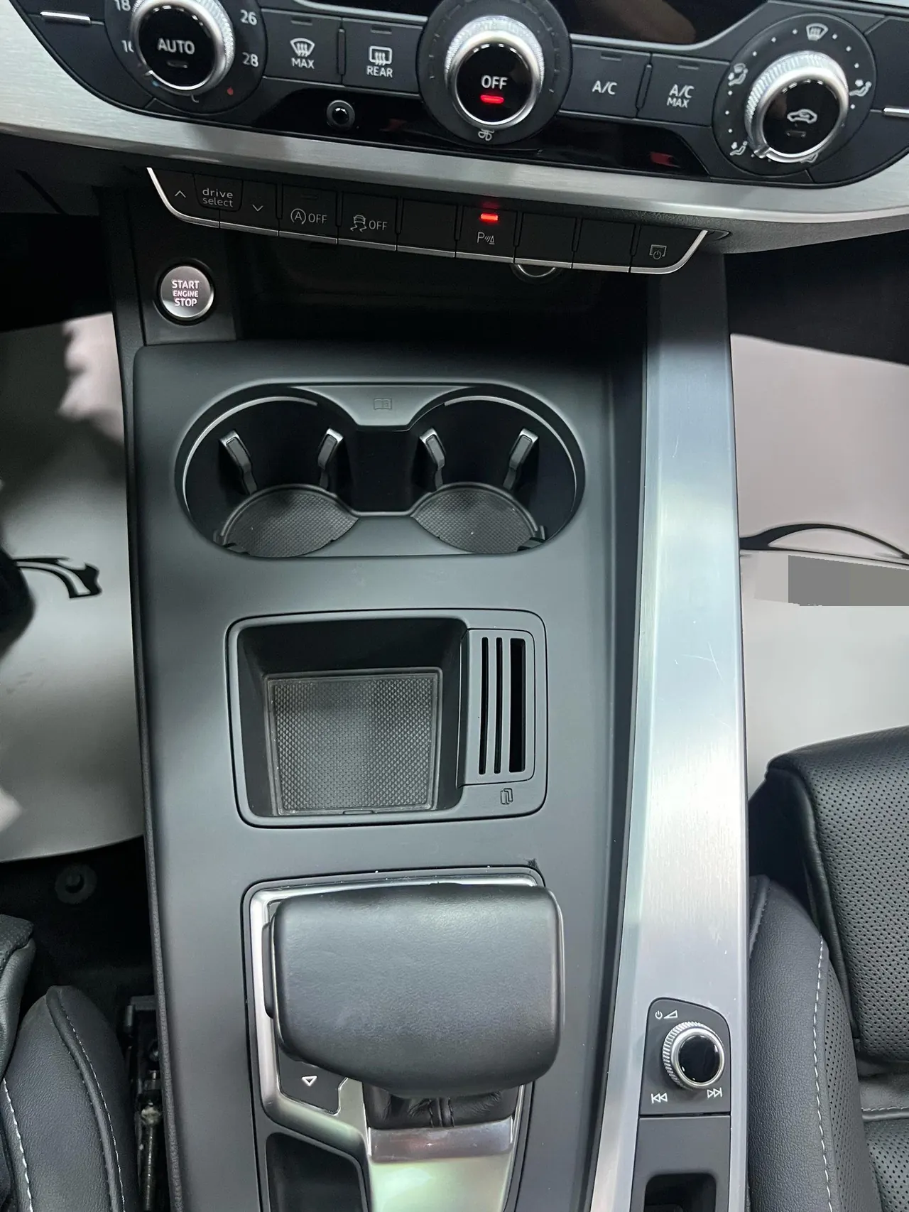Audi 2022 A4L 2.0TFSI 35TFSI Fashion Dynamic Automatic 12