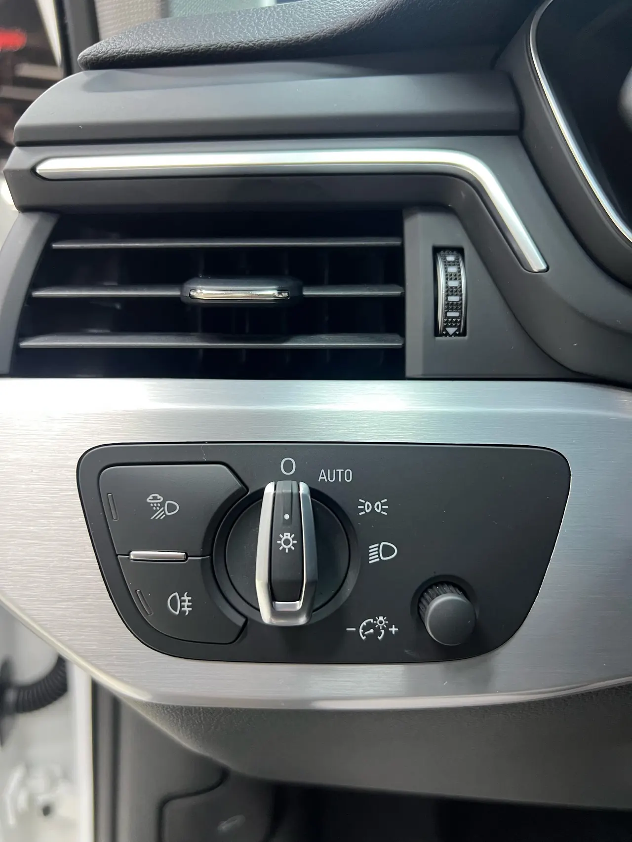 Audi 2022 A4L 2.0TFSI 35TFSI Fashion Dynamic Automatic 9