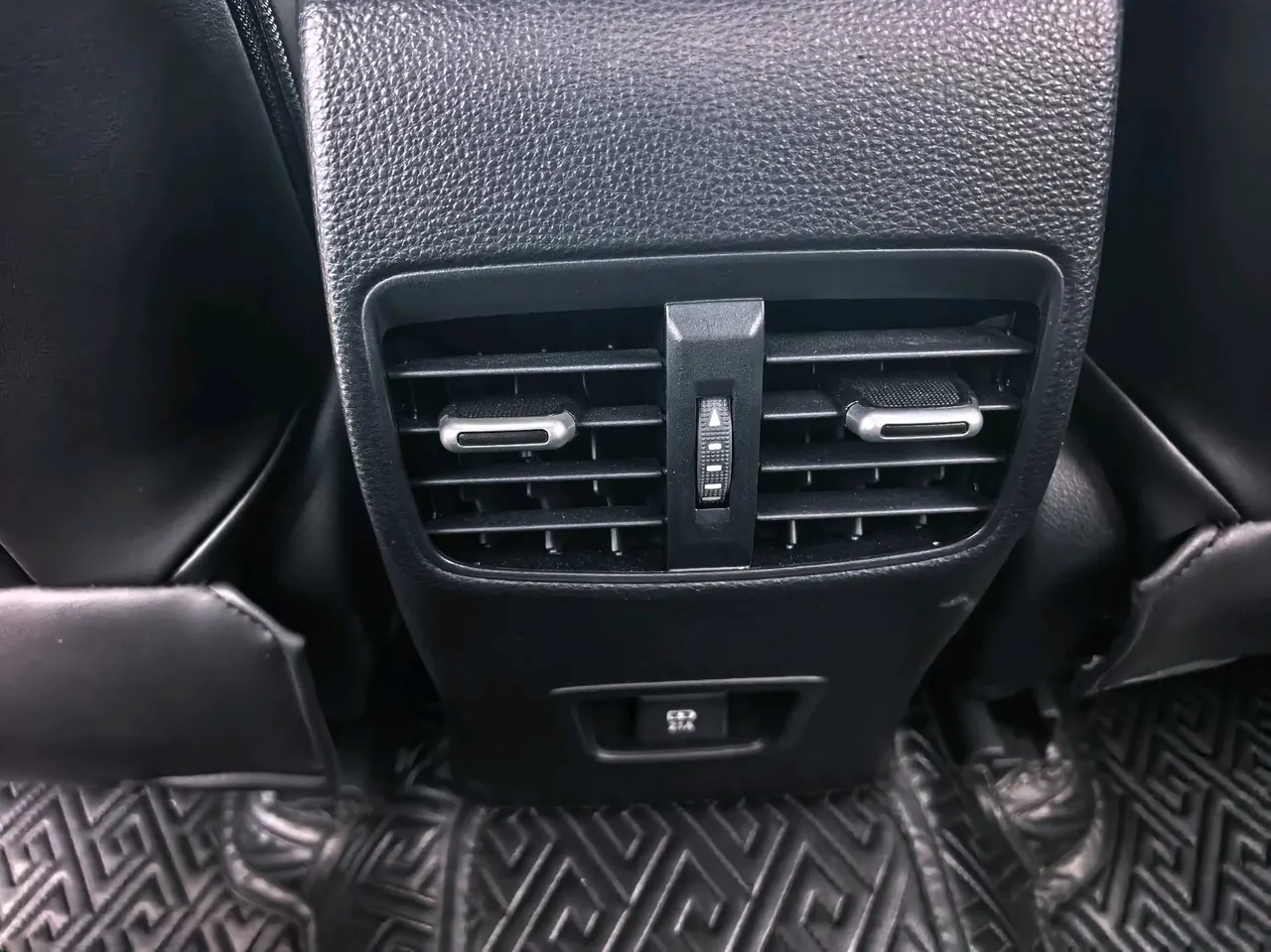 Toyota 2022 Lei Ling Shuangqing 1.8H Stepless Deluxe Edition Automatic Gear 14
